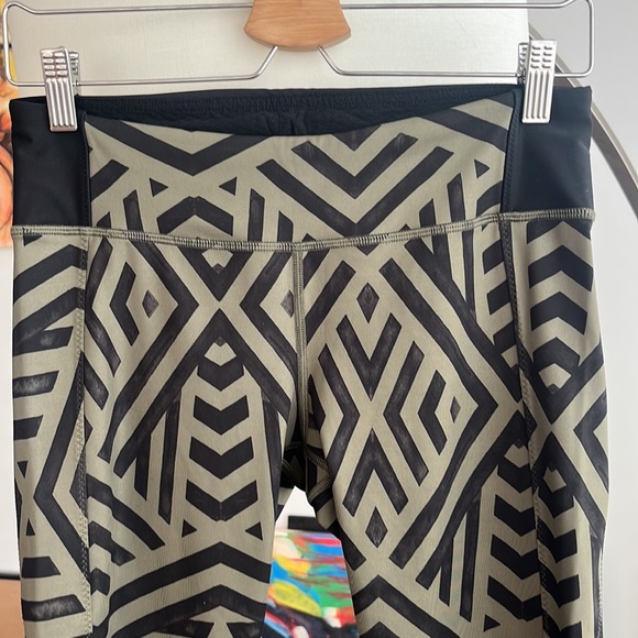 Lululemon Clip In Crop - Picture 4 of 6